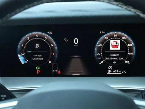 New 2025 Volkswagen Tiguan SE image 12