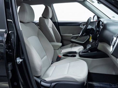 Used 2023 Kia Soul LX w/ LX Technology Package image 22