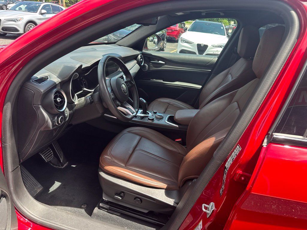 Used 2023 Alfa Romeo Stelvio Ti AWD/4WD image 27
