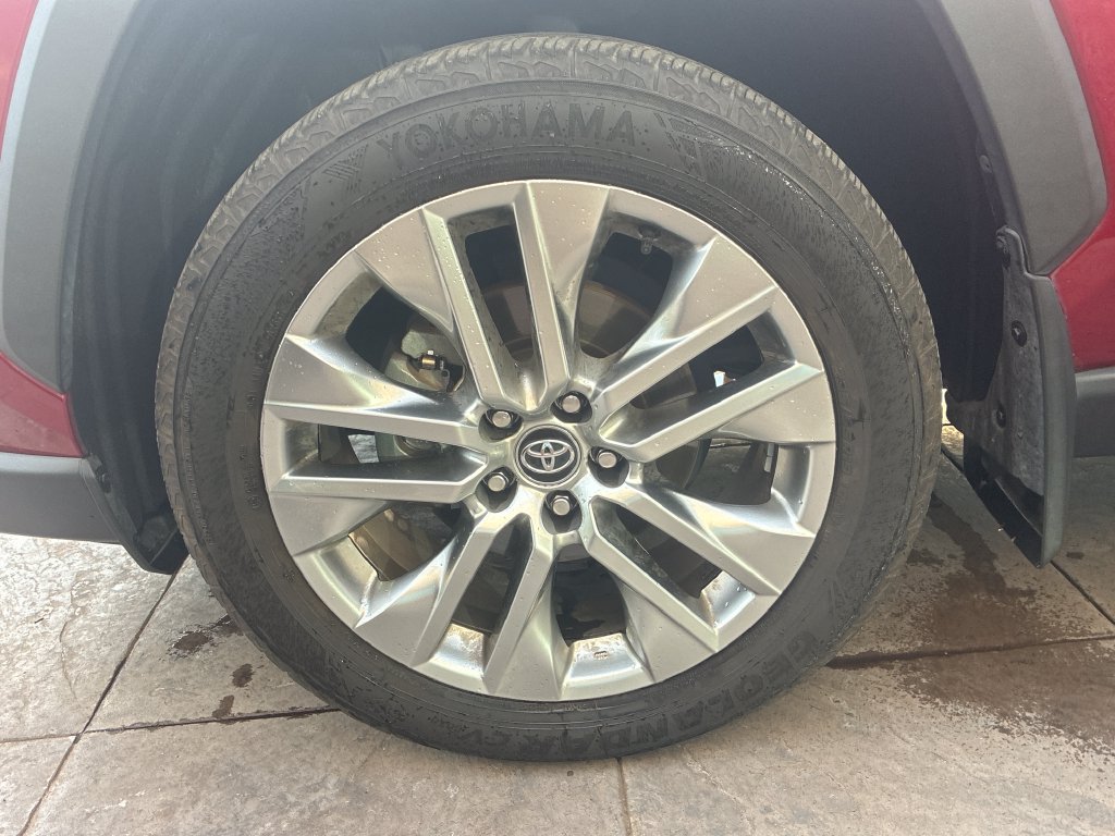 Used 2020 Toyota RAV4 Limited AWD/4WD image 12