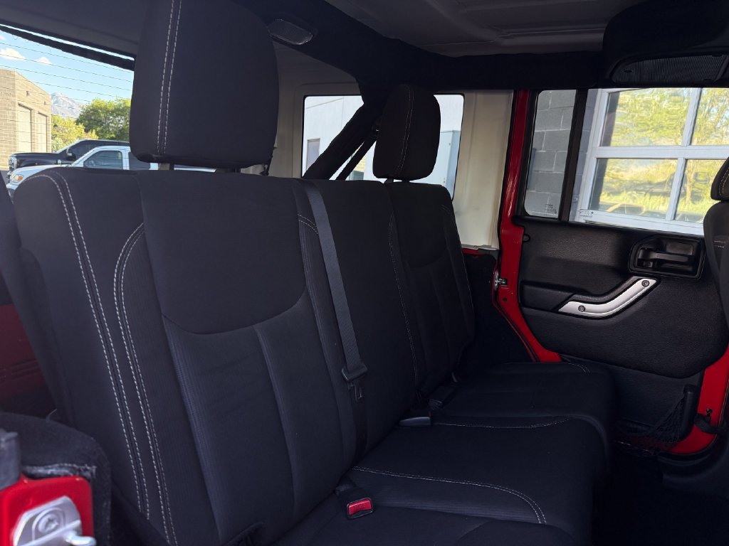 Used 2018 Jeep Wrangler Unlimited Sahara w/ Max Tow Package AWD/4WD image 27