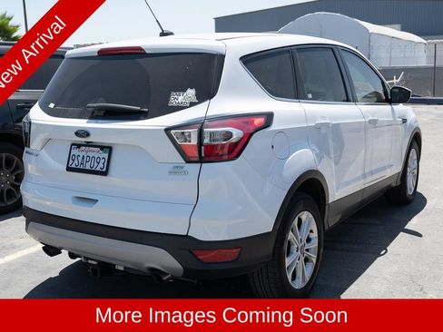 Used 2017 Ford Escape SE FWD image 3