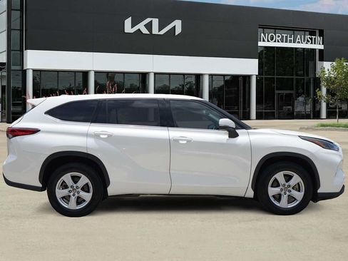 Used 2021 Toyota Highlander L FWD image 5