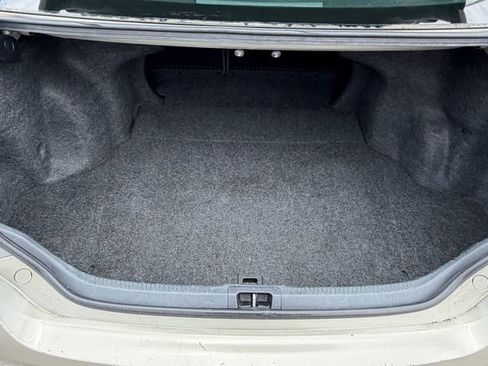 Used 2015 Toyota Camry SE w/ Moonroof Package FWD image 11