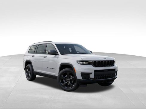 New 2025 Jeep Grand Cherokee L Altitude AWD/4WD image 5