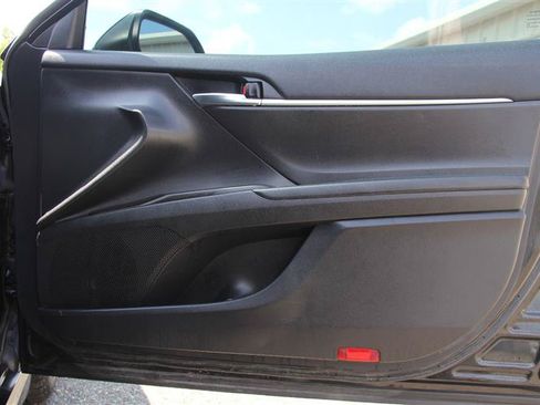Used 2022 Toyota Camry SE w/ Cold Weather Package FWD image 17