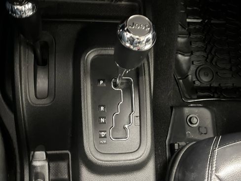 Used 2017 Jeep Wrangler Unlimited Sahara w/ Connectivity Group image 20