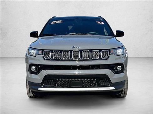 Used 2023 Jeep Compass Limited image 3