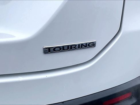 Used 2023 Honda Pilot Touring image 7