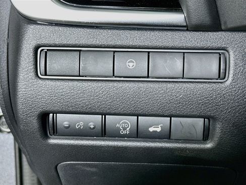 Used 2023 Nissan Rogue SL w/ SL Premium Package FWD image 17