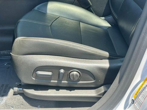 Used 2023 Chevrolet Equinox Premier AWD/4WD image 19