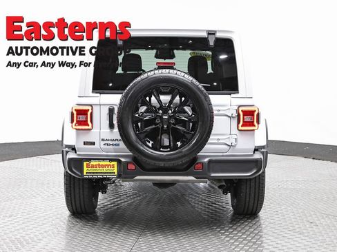 Used 2025 Jeep Wrangler Unlimited Sahara AWD/4WD image 6