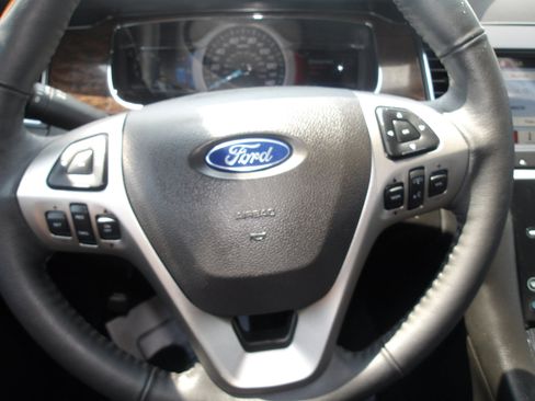 Used 2018 Ford Taurus Limited AWD/4WD image 17