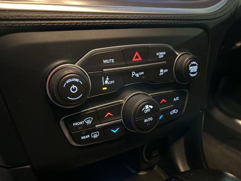 Used 2020 Dodge Charger SXT w/ Plus Group image 18