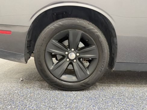 Used 2016 Dodge Challenger SXT RWD image 13