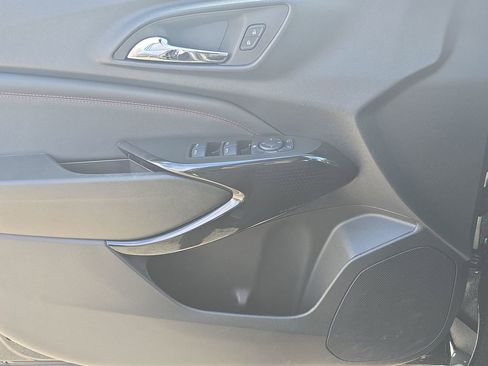 Certified 2025 Chevrolet Trax RS w/ Sunroof Package image 23