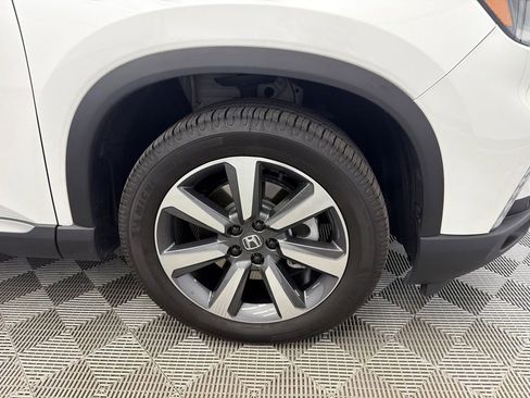 Used 2025 Honda Pilot Elite image 14