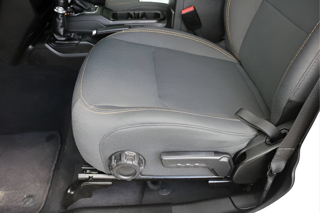 Used 2025 Jeep Wrangler Unlimited Sahara AWD/4WD image 12