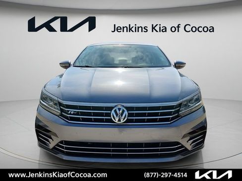 Used 2016 Volkswagen Passat 1.8T R-Line w/ R-Line Lighting Package FWD image 12