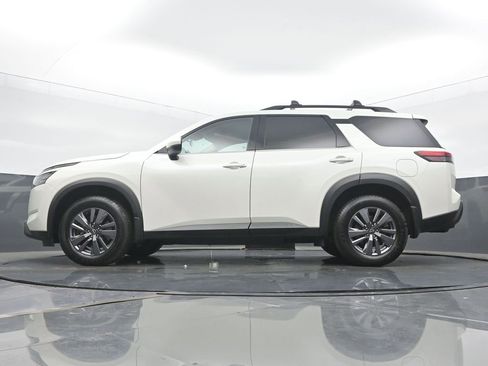 Used 2023 Nissan Pathfinder SV image 47