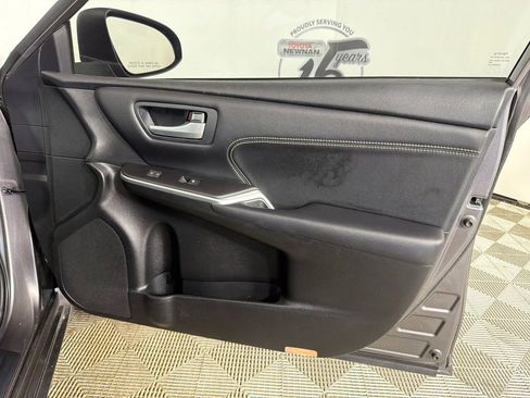 Used 2017 Toyota Camry XLE FWD image 14
