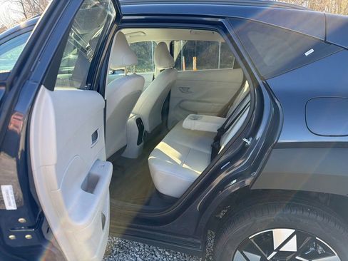 Used 2025 Hyundai Kona SEL image 9