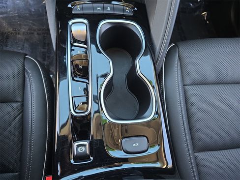 Used 2021 Buick Envision Essence w/ Technology Package I image 28