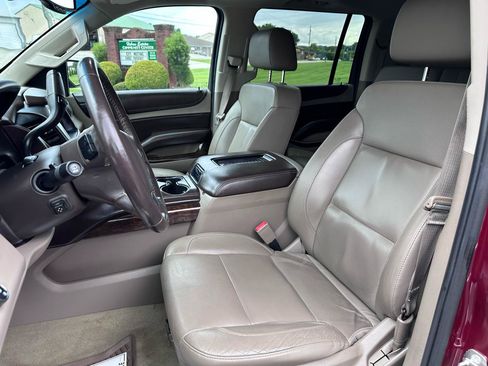 Used 2016 Chevrolet Suburban LT RWD image 15