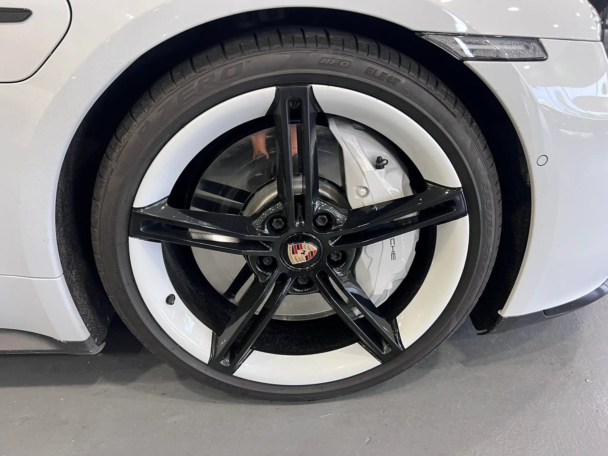 Used 2020 Porsche Taycan Turbo AWD/4WD image 33
