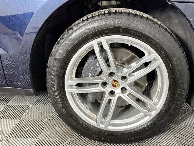 Used 2023 Porsche Macan AWD/4WD image 27