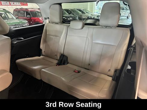 Used 2023 Ford Expedition XLT AWD/4WD image 7