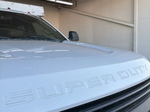 Used 2017 Ford F550 4x4 Crew Cab Super Duty w/ Power Equipment Group image 37