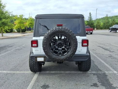 Used 2018 Jeep Wrangler Unlimited Sport AWD/4WD image 6