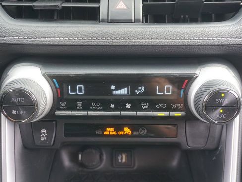 Used 2025 Toyota RAV4 XLE AWD/4WD image 11