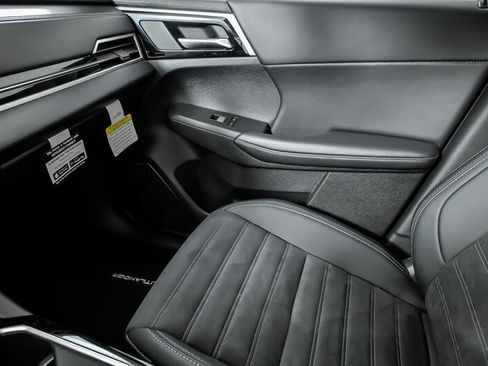 New 2025 Mitsubishi Outlander SE image 24