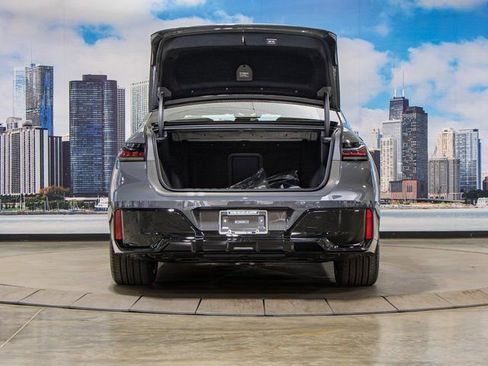 Used 2026 BMW 750e xDrive 750e xDrive w/ Executive Package image 12