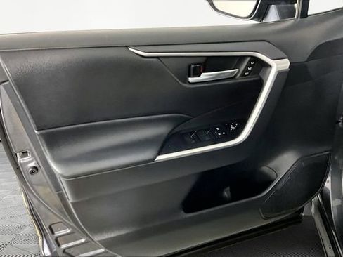 Used 2021 Toyota RAV4 XLE Premium image 20
