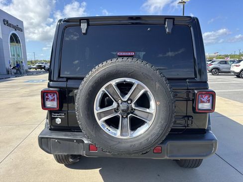 Used 2022 Jeep Wrangler Unlimited Sahara w/ Cold Weather Group image 6