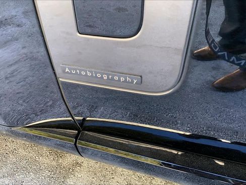 Used 2023 Land Rover Range Rover Autobiography image 10
