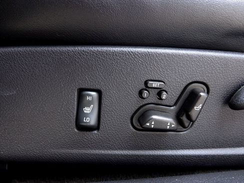 Used 2004 Chevrolet SSR w/ Preferred Equipment Group image 10