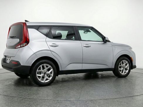 Used 2025 Kia Soul LX w/ LX Technology Package FWD image 9