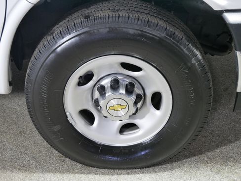 Used 2025 Chevrolet Express 3500 LT w/ LT Preferred Equipment Group image 15