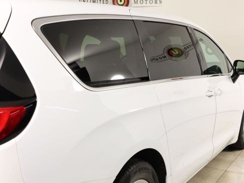 Used 2024 Chrysler Pacifica Limited FWD image 44