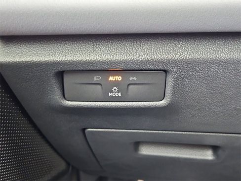 New 2025 Volkswagen Tiguan SE R-Line image 9