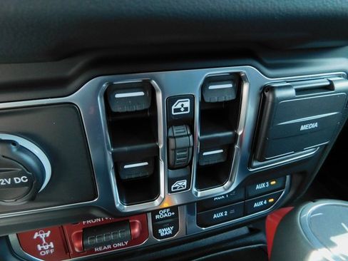 New 2025 Jeep Wrangler Unlimited Rubicon w/ Steel Bumper Group image 29