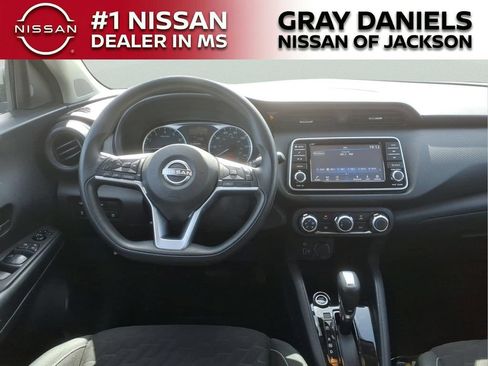 Used 2022 Nissan Kicks S FWD image 9