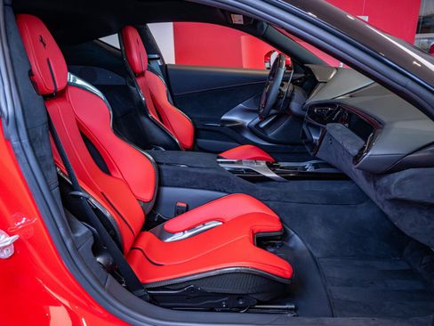 Certified 2025 Ferrari 12Cilindri Base image 18