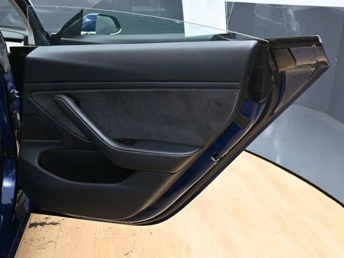 Used 2018 Tesla Model 3 Long Range RWD image 40