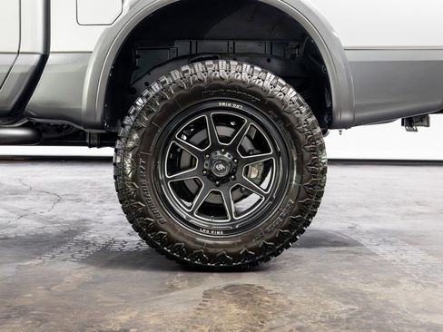 Used 2019 Nissan Titan PRO-4X image 14