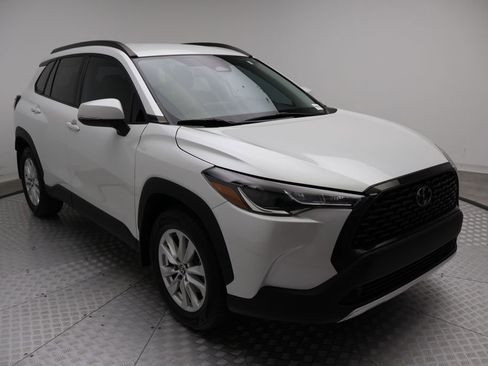 Certified 2024 Toyota Corolla Cross LE image 6